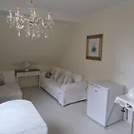 Schloss Gaestehaus Hotel *