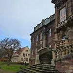 Schloss Gaestehaus * Burgscheidungen