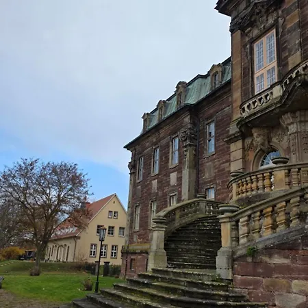 Schloss Gaestehaus * Burgscheidungen
